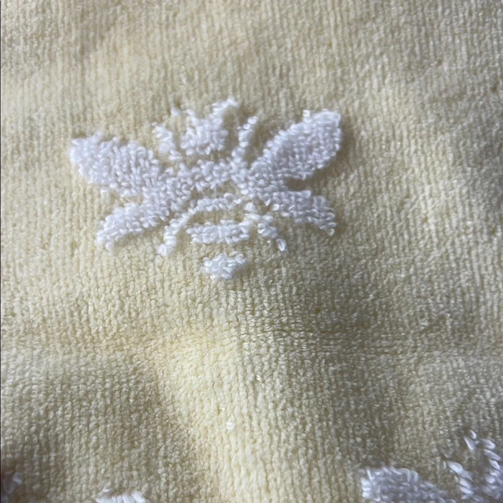 Caro Home Bath Towel Set Yellow White Bumble Bees 100% Cotton Soft 2 pc NEW